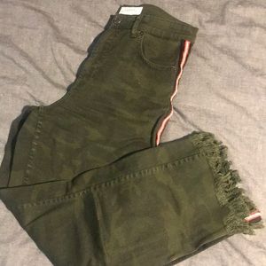 Camo crop pants